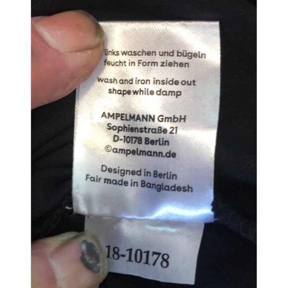 Ampelmann Berlin Organic Cotton T-Shirt With Green Walking Man Graphic Black Lrg - Picture 7 of 9